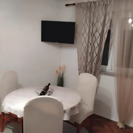 Studio Apartman Lilijana Knin Exterior photo