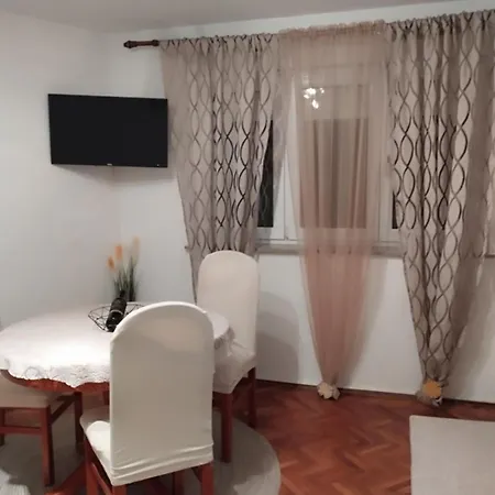 Studio Apartman Lilijana Knin Exterior photo